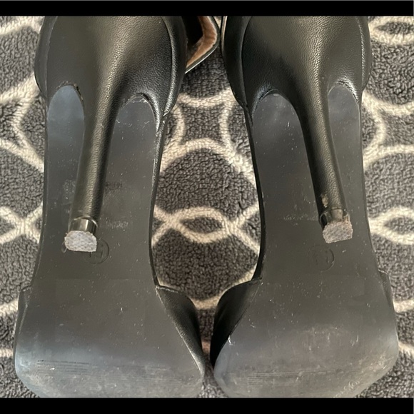 Black Pointed Toe Heels - Picture 5 of 5